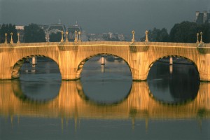 1 Christo and Jeanne-Claude, Le Pont Neuf Wrapped, 1975-85, Photo Wolfgang Volz